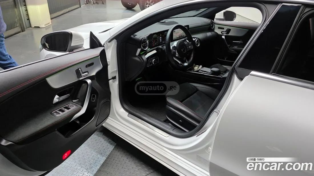 Mercedes-Benz CLA 35 AMG - фото 10