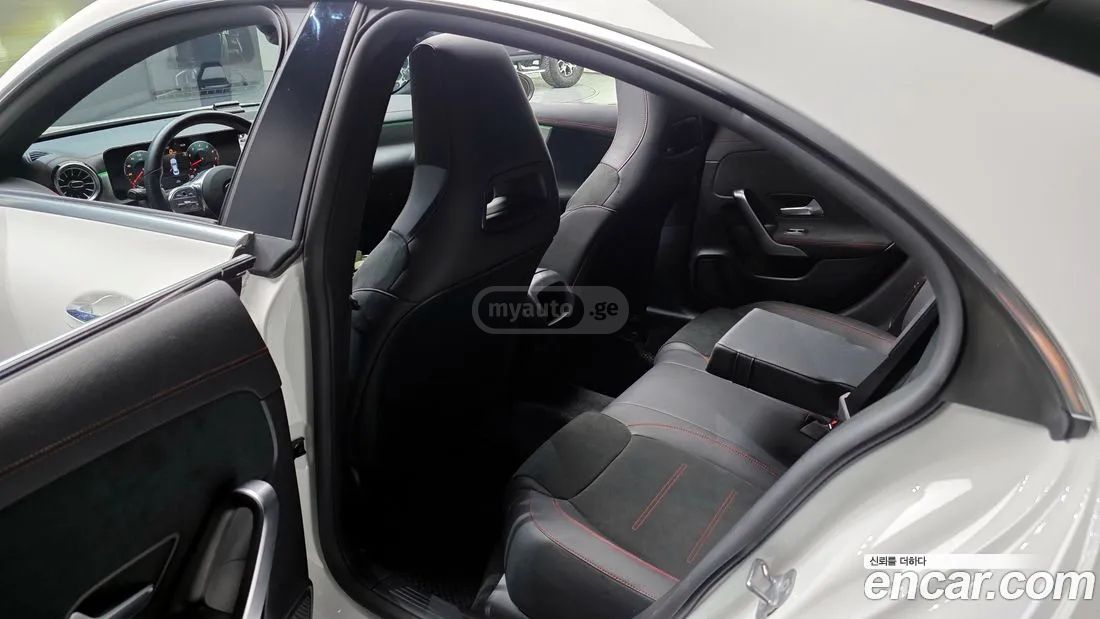 Mercedes-Benz CLA 35 AMG - фото 11