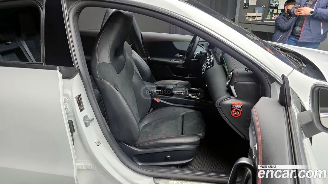 Mercedes-Benz CLA 35 AMG - фото 12