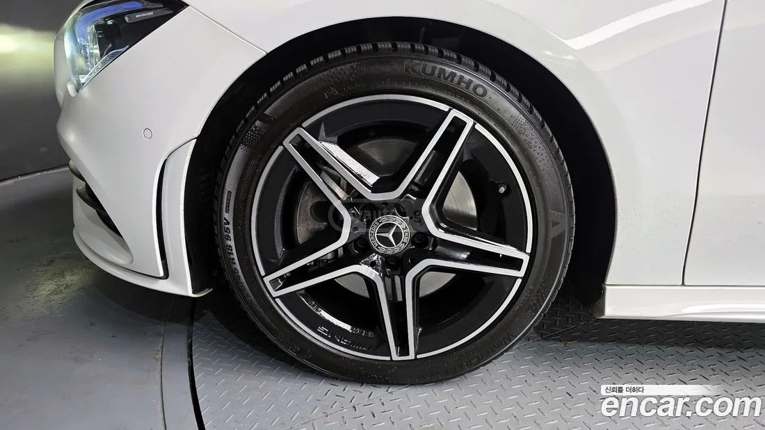 Mercedes-Benz CLA 35 AMG - фото 5