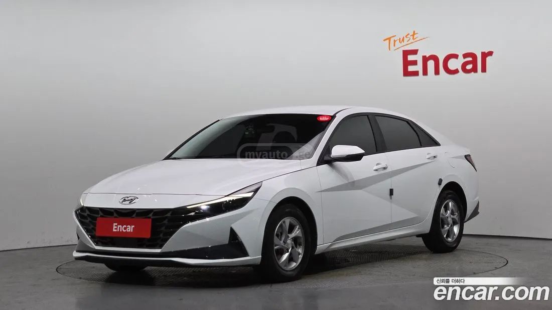 Hyundai Elantra - фото 1