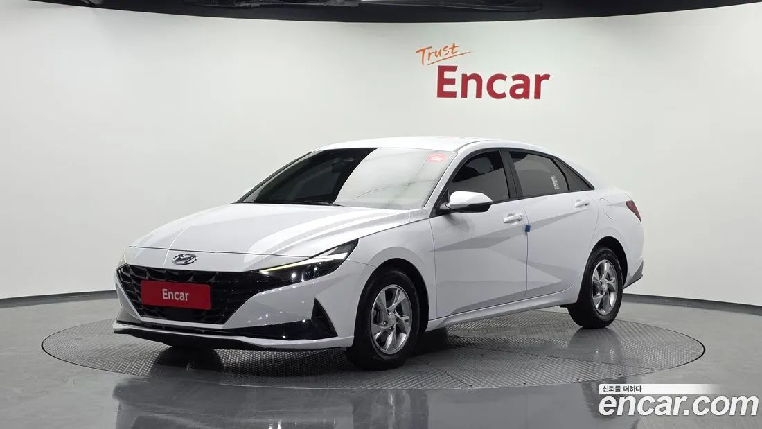 Hyundai Elantra - фото 1