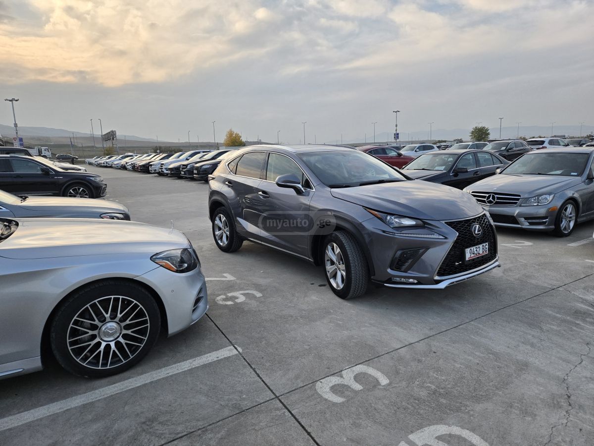 Lexus NX 200 - фото 1