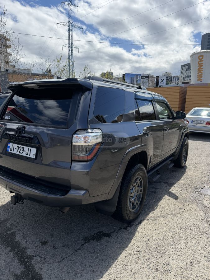 Toyota 4 Runner - фото 10