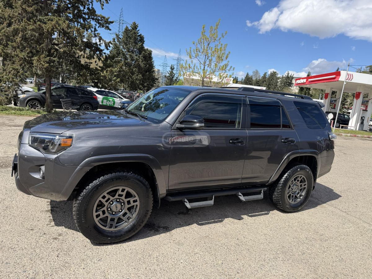 Toyota 4 Runner - фото 13