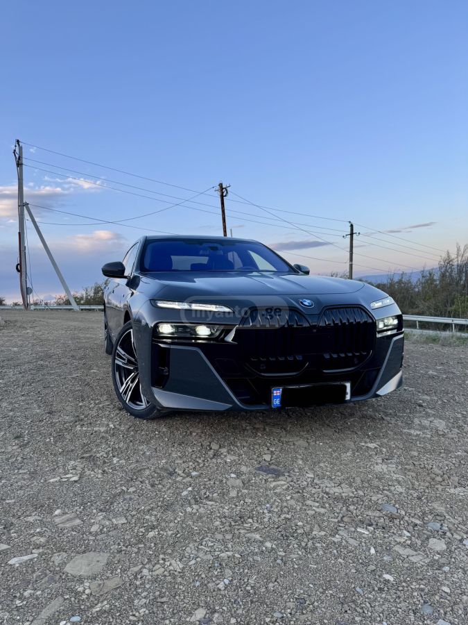 BMW I7 - фото 1