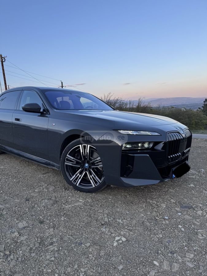 BMW I7 - фото 2