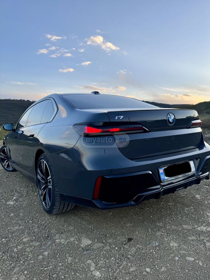BMW I7 - фото 5