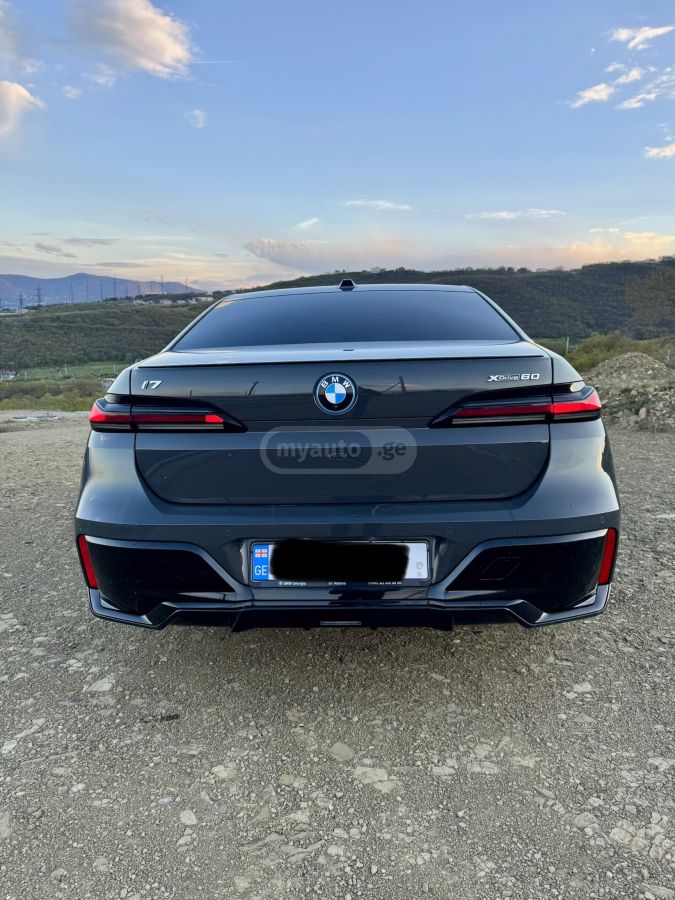 BMW I7 - фото 6