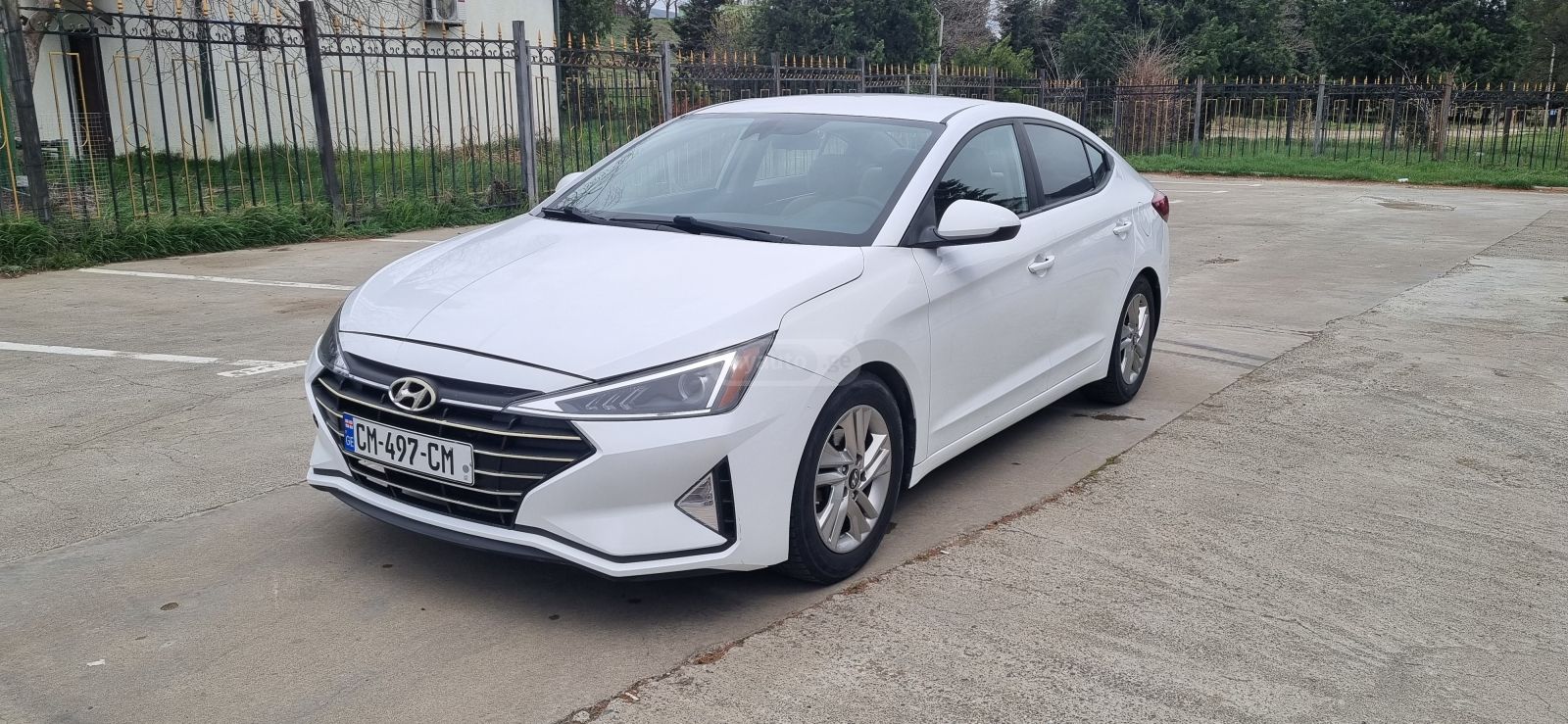 Hyundai Elantra - фото 1