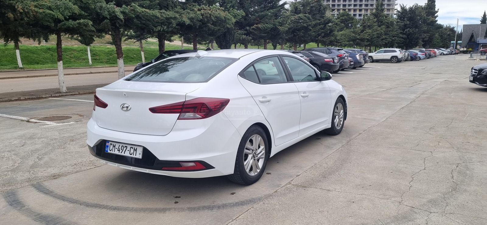 Hyundai Elantra - фото 3