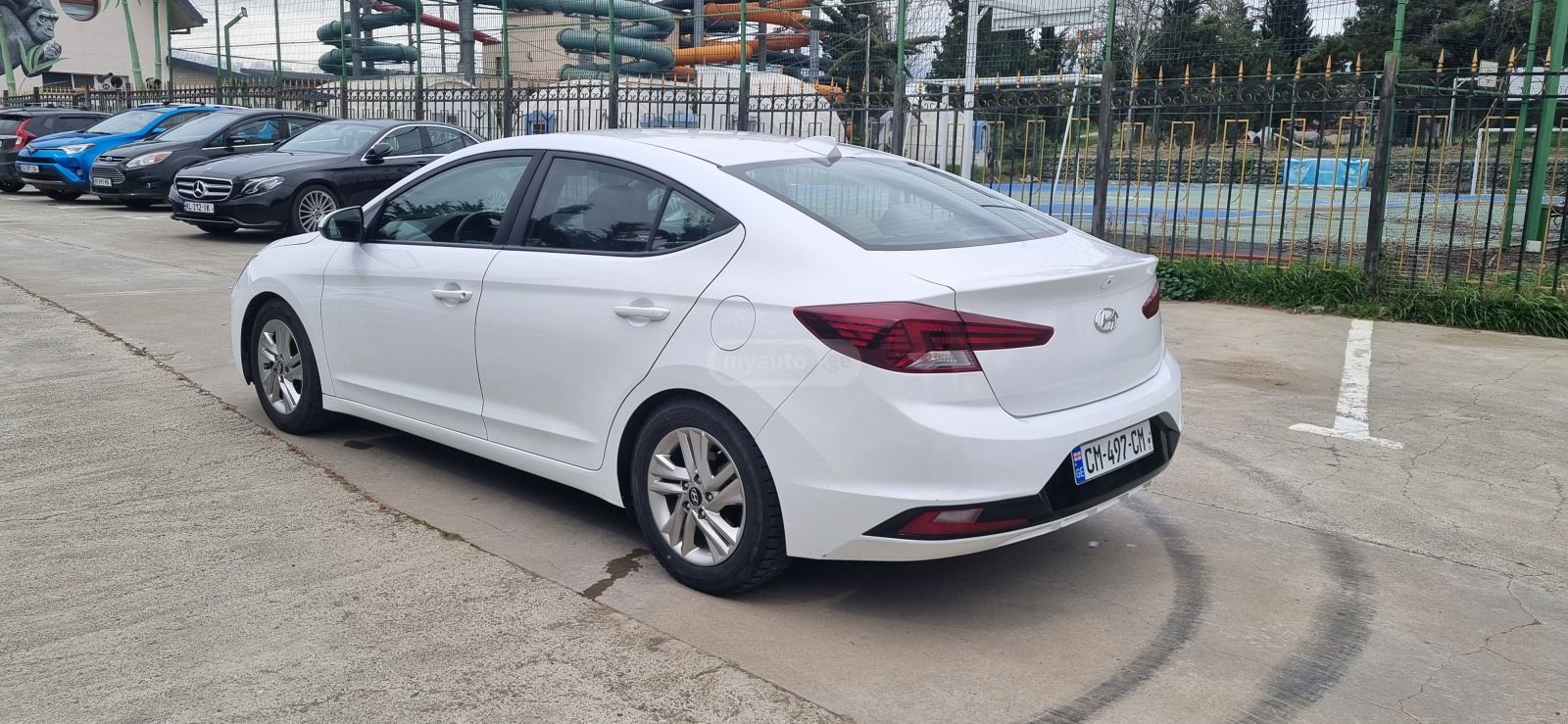 Hyundai Elantra - фото 4