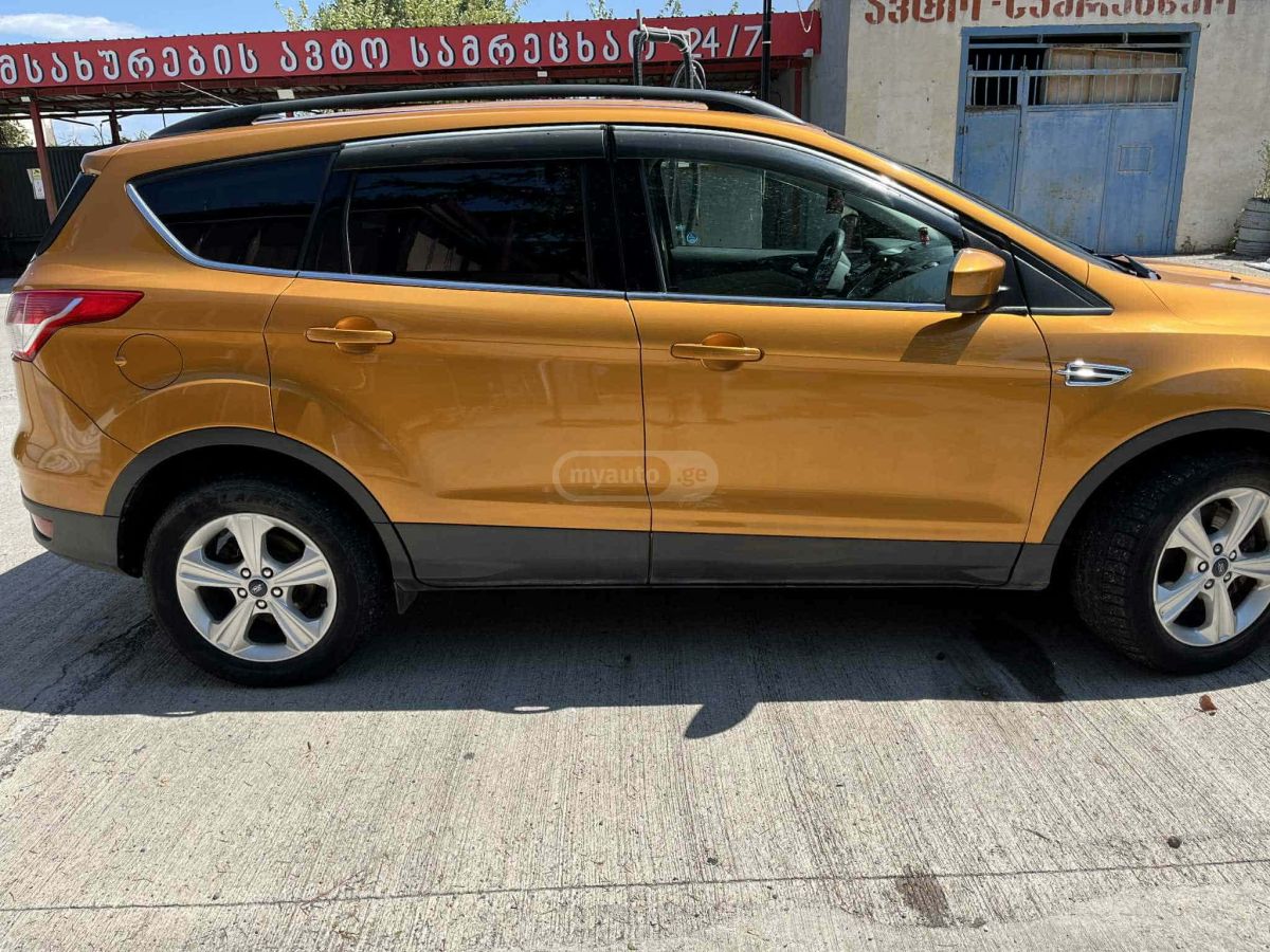 Ford Escape - фото 1