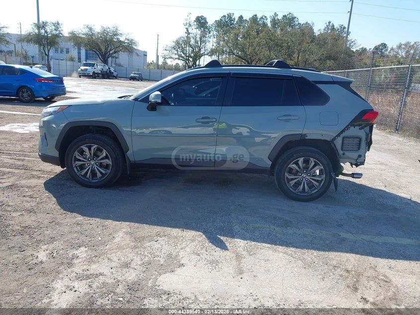 Toyota RAV 4 - фото 1