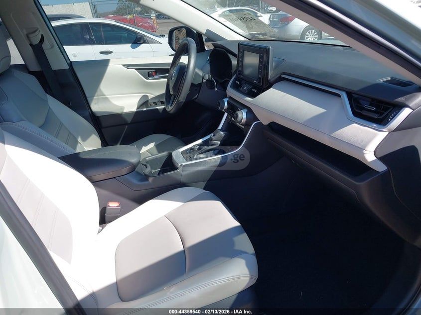 Toyota RAV 4 - фото 5