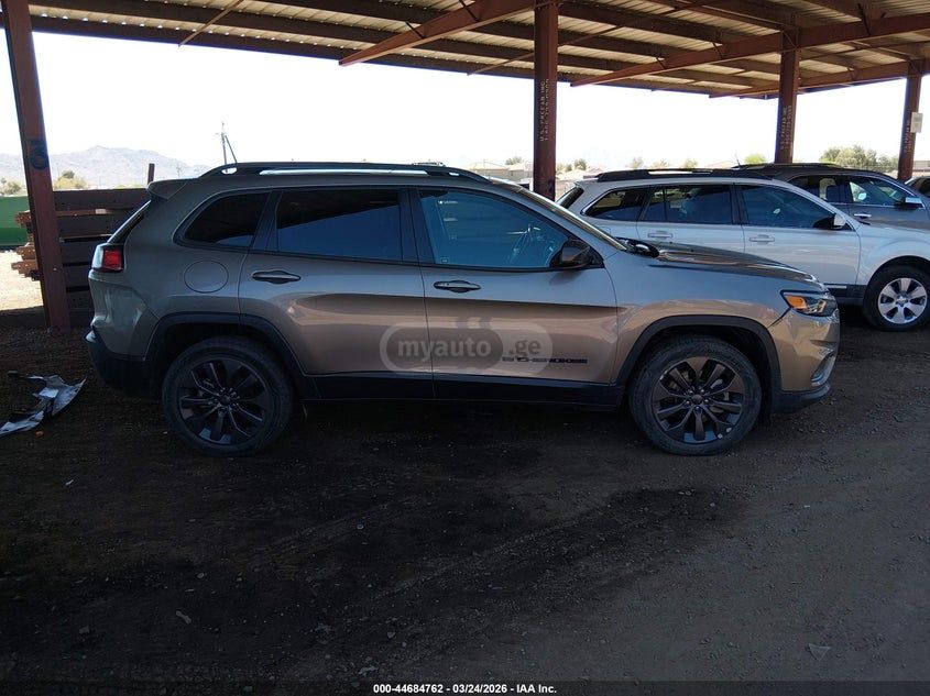 Jeep Cherokee - фото 13