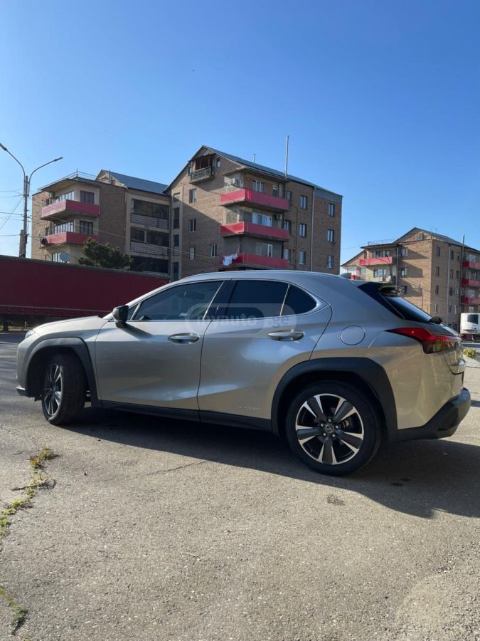 Lexus UX 250 h - фото 5