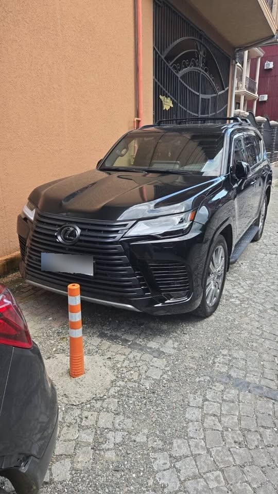 Lexus LX 600 - фото 1