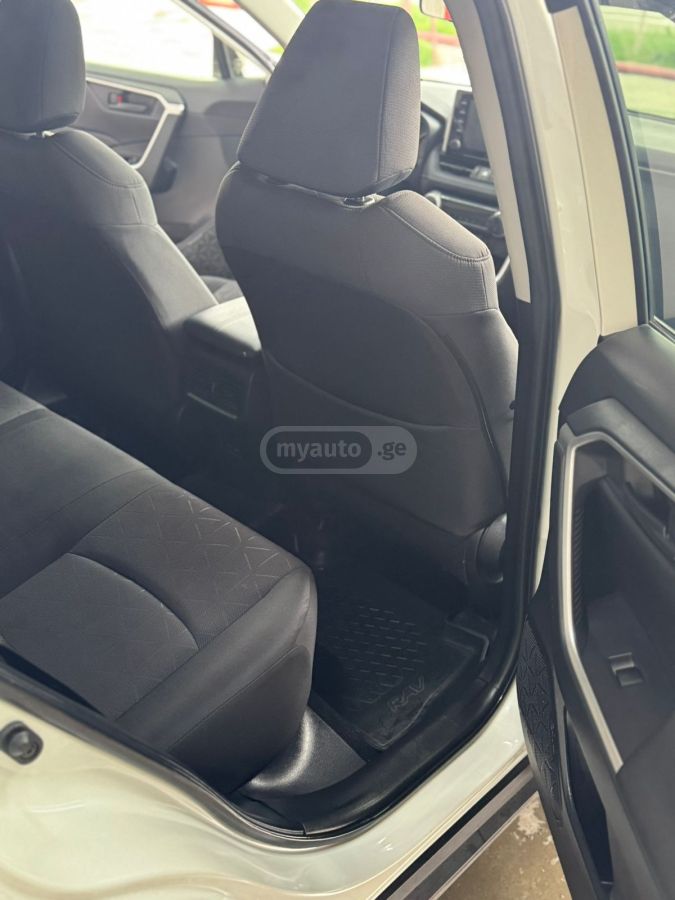 Toyota RAV 4 - фото 4