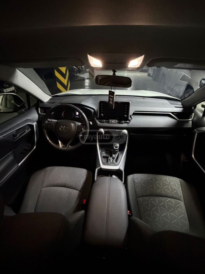 Toyota RAV 4 - фото 7