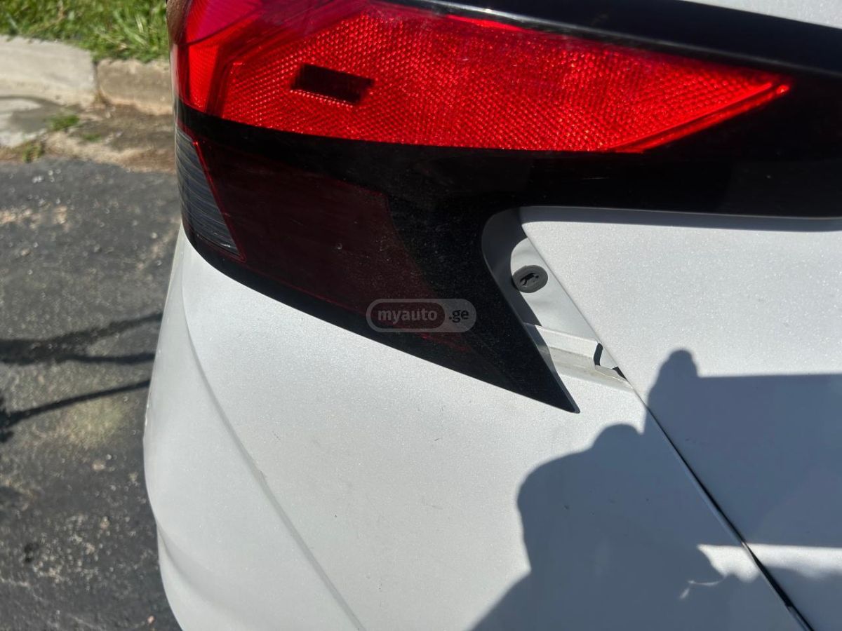 Nissan Versa 1.6 SV 4dr Sedan CVT 2024 — миниатюра 10