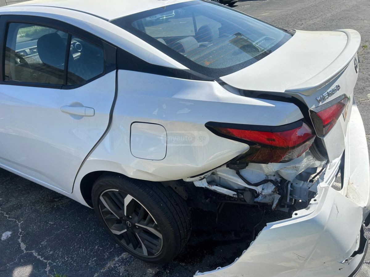 Nissan Versa 1.6 SV 4dr Sedan CVT 2024 — миниатюра 11