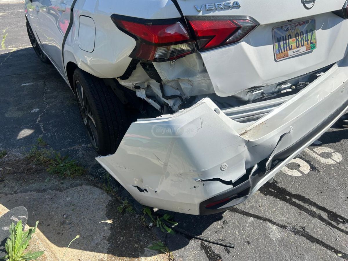 Nissan Versa 1.6 SV 4dr Sedan CVT 2024 — миниатюра 9