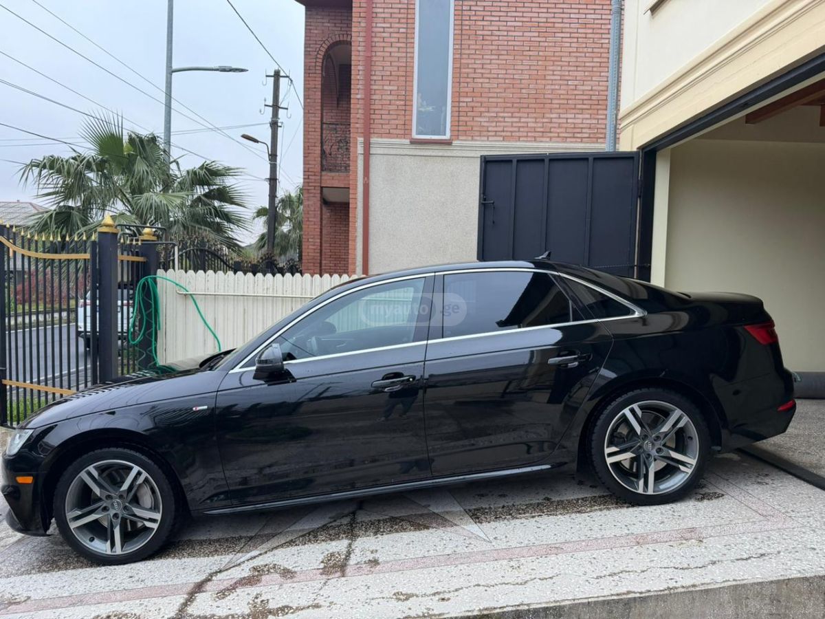 Audi A4 - фото 1