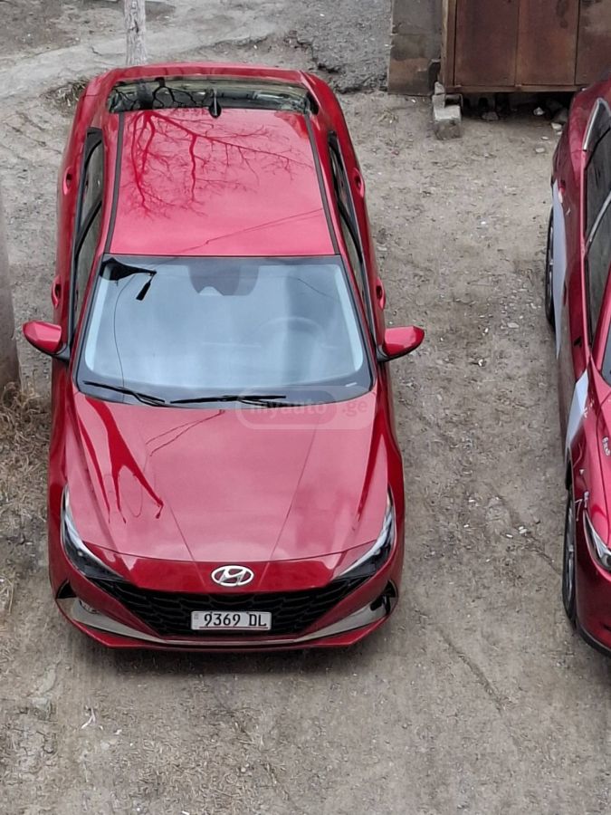 Hyundai Elantra - фото 1