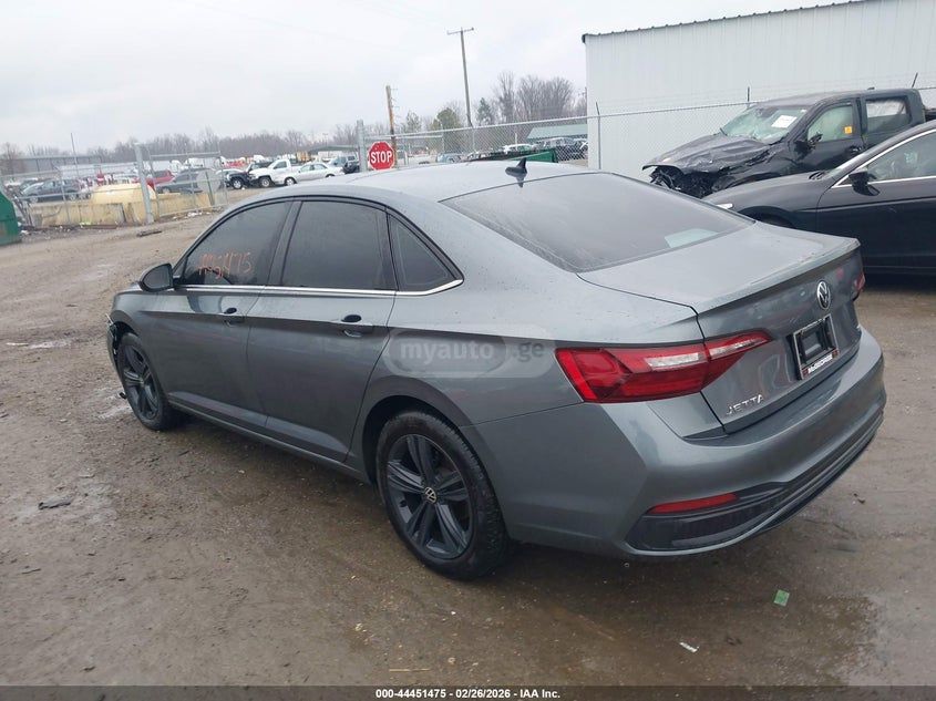 Volkswagen Jetta - фото 3