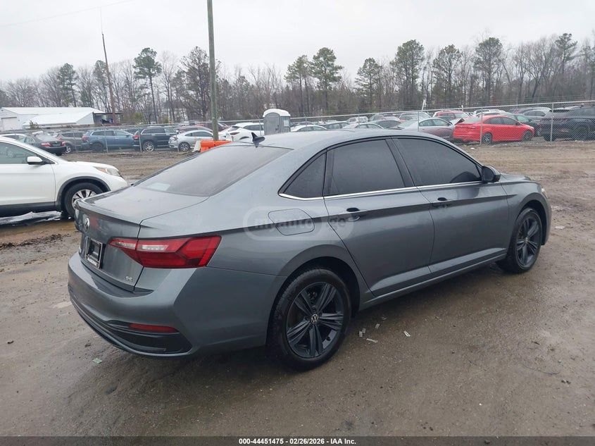 Volkswagen Jetta - фото 4