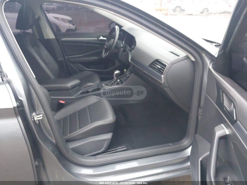 Volkswagen Jetta - фото 5