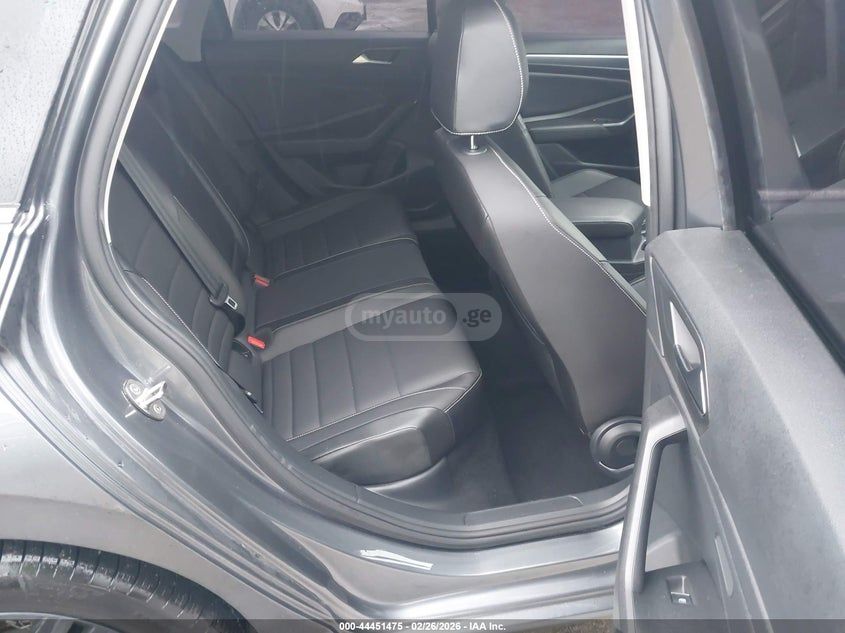 Volkswagen Jetta - фото 8