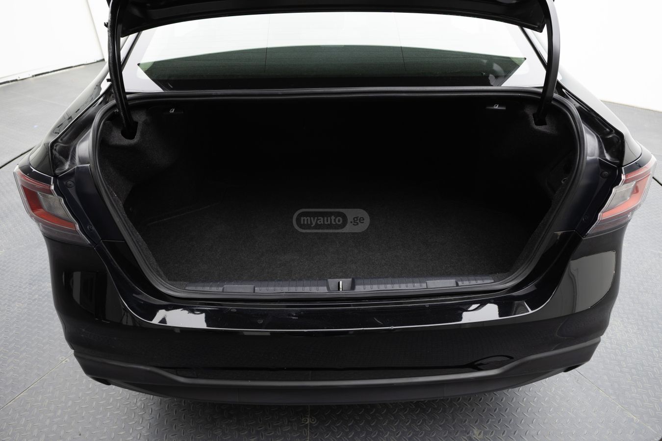 Subaru Legacy - фото 7