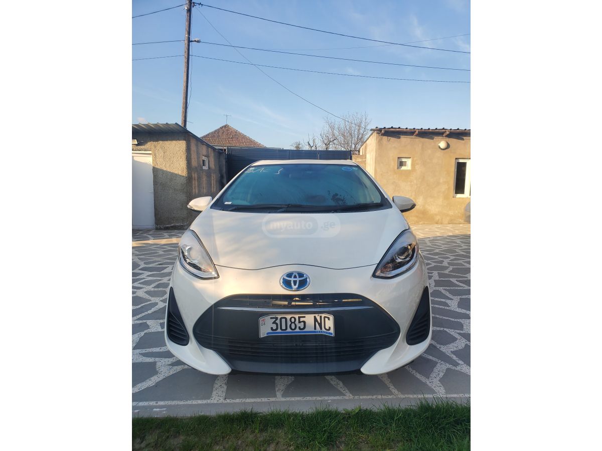 Toyota Aqua - фото 1