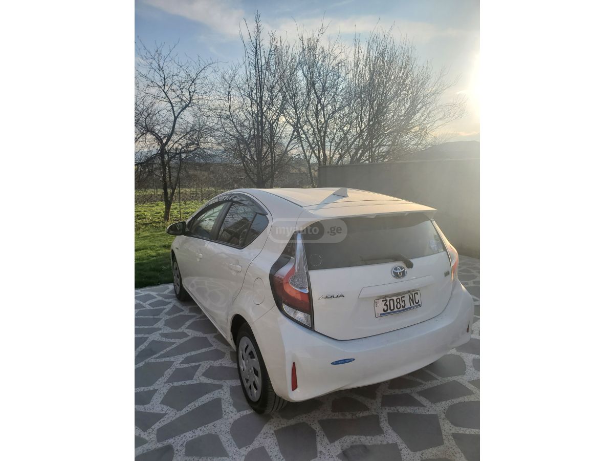 Toyota Aqua - фото 2