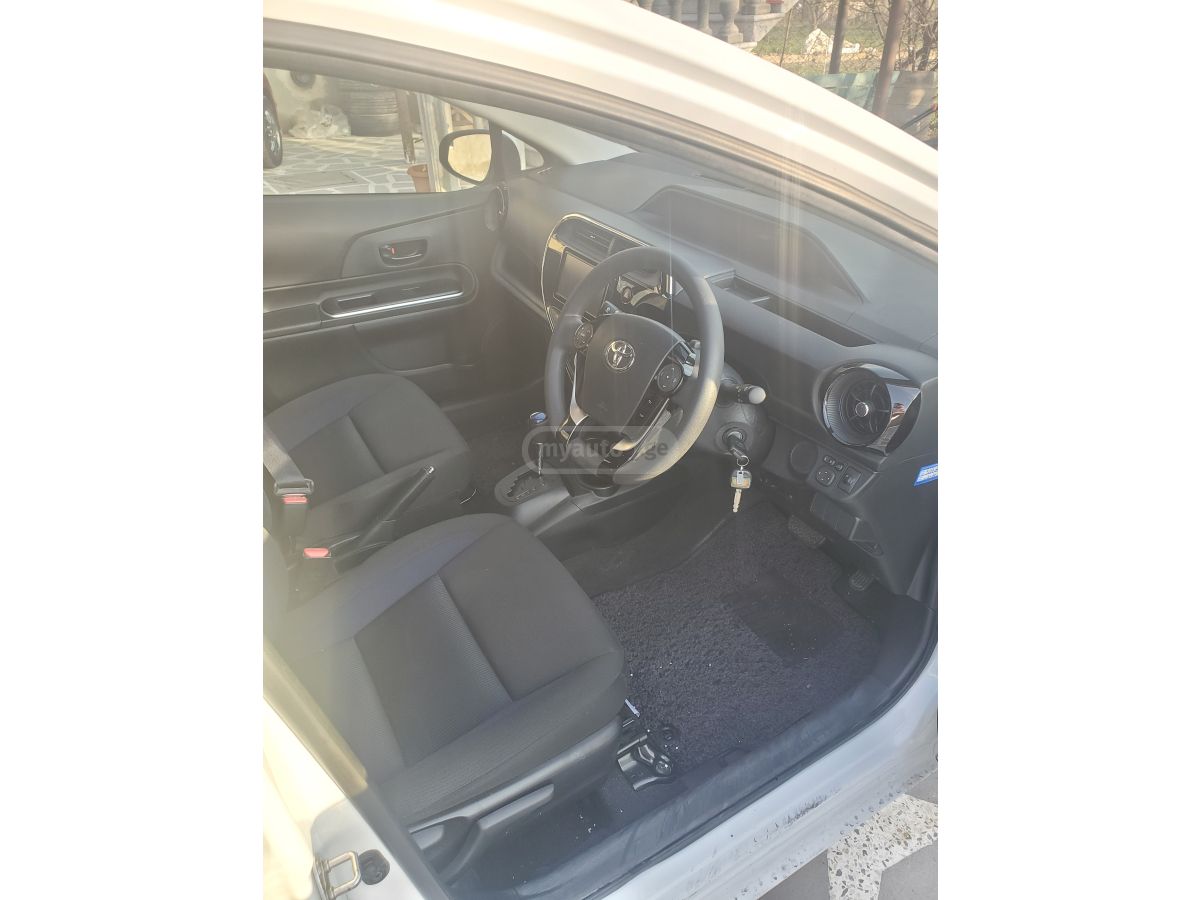 Toyota Aqua - фото 3