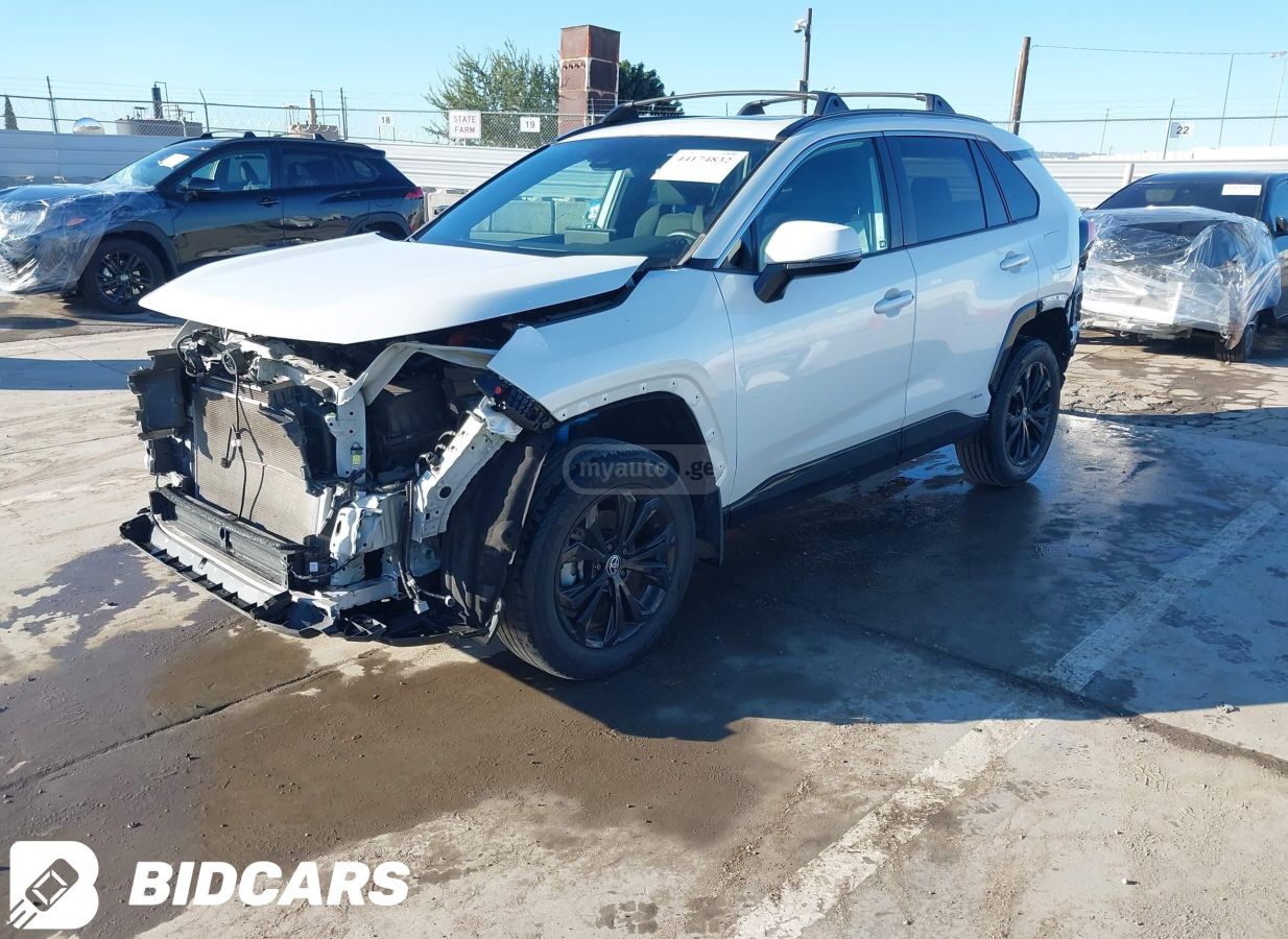 Toyota SE 4dr All-Wheel Drive CVT — миниатюра 2