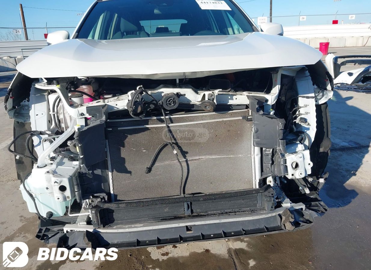 Toyota SE 4dr All-Wheel Drive CVT — миниатюра 6