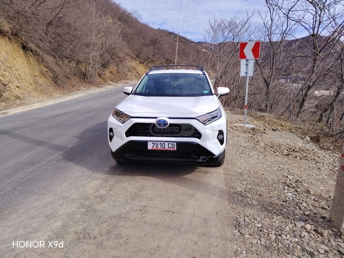 Toyota RAV 4 - фото 1