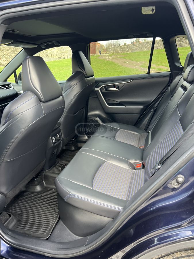 Toyota XSE 4dr All-Wheel Drive CVT — миниатюра 13