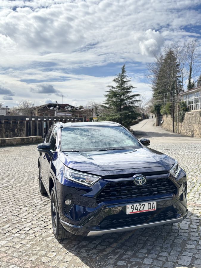 Toyota XSE 4dr All-Wheel Drive CVT — миниатюра 2