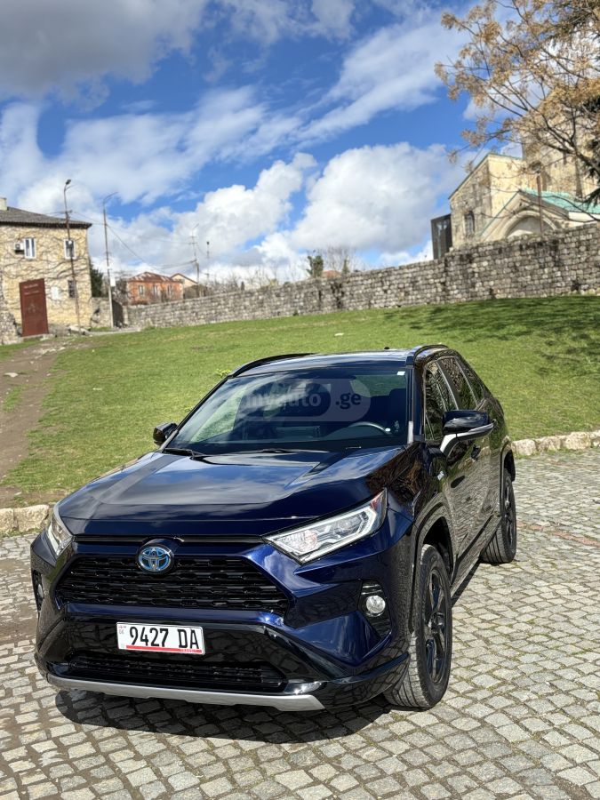 Toyota XSE 4dr All-Wheel Drive CVT — миниатюра 3