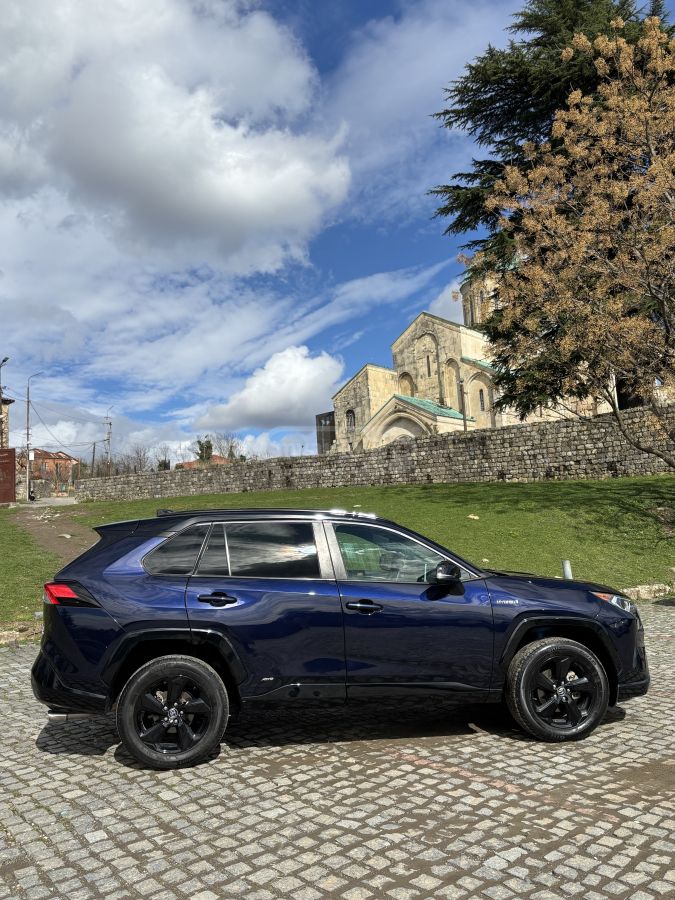 Toyota XSE 4dr All-Wheel Drive CVT — миниатюра 5