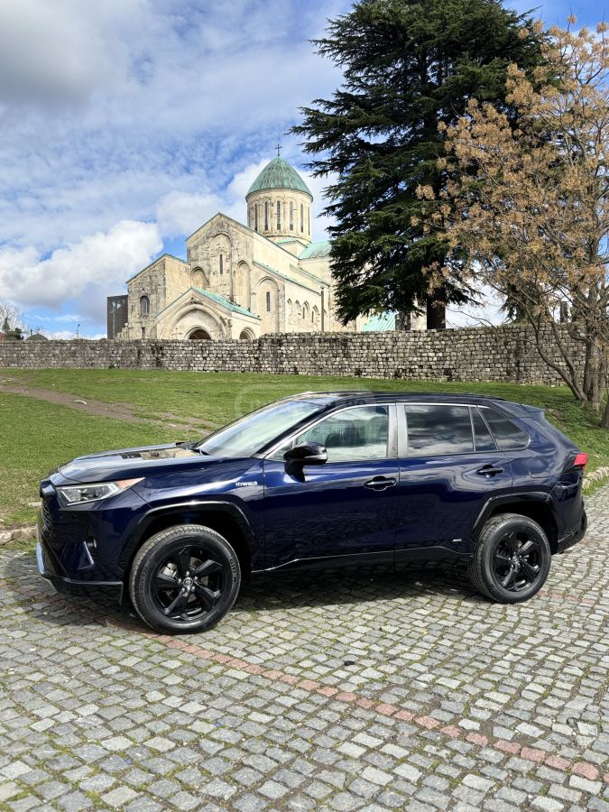 Toyota XSE 4dr All-Wheel Drive CVT — миниатюра 6