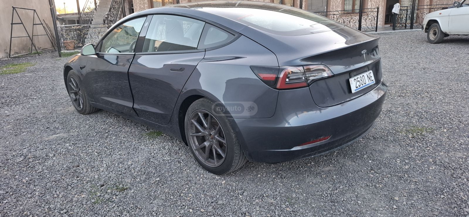 Tesla Model 3 - фото 1