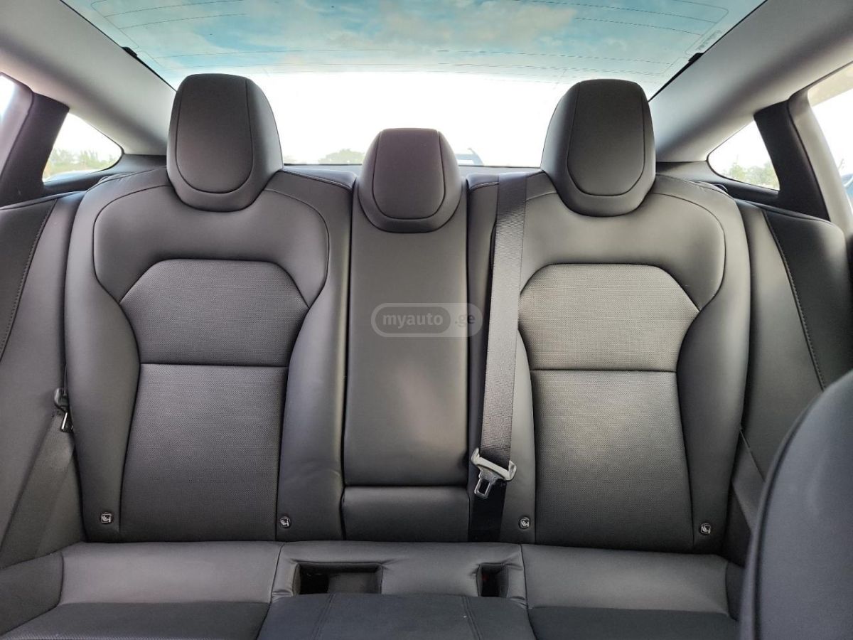 Tesla Model 3 2025 — миниатюра 9