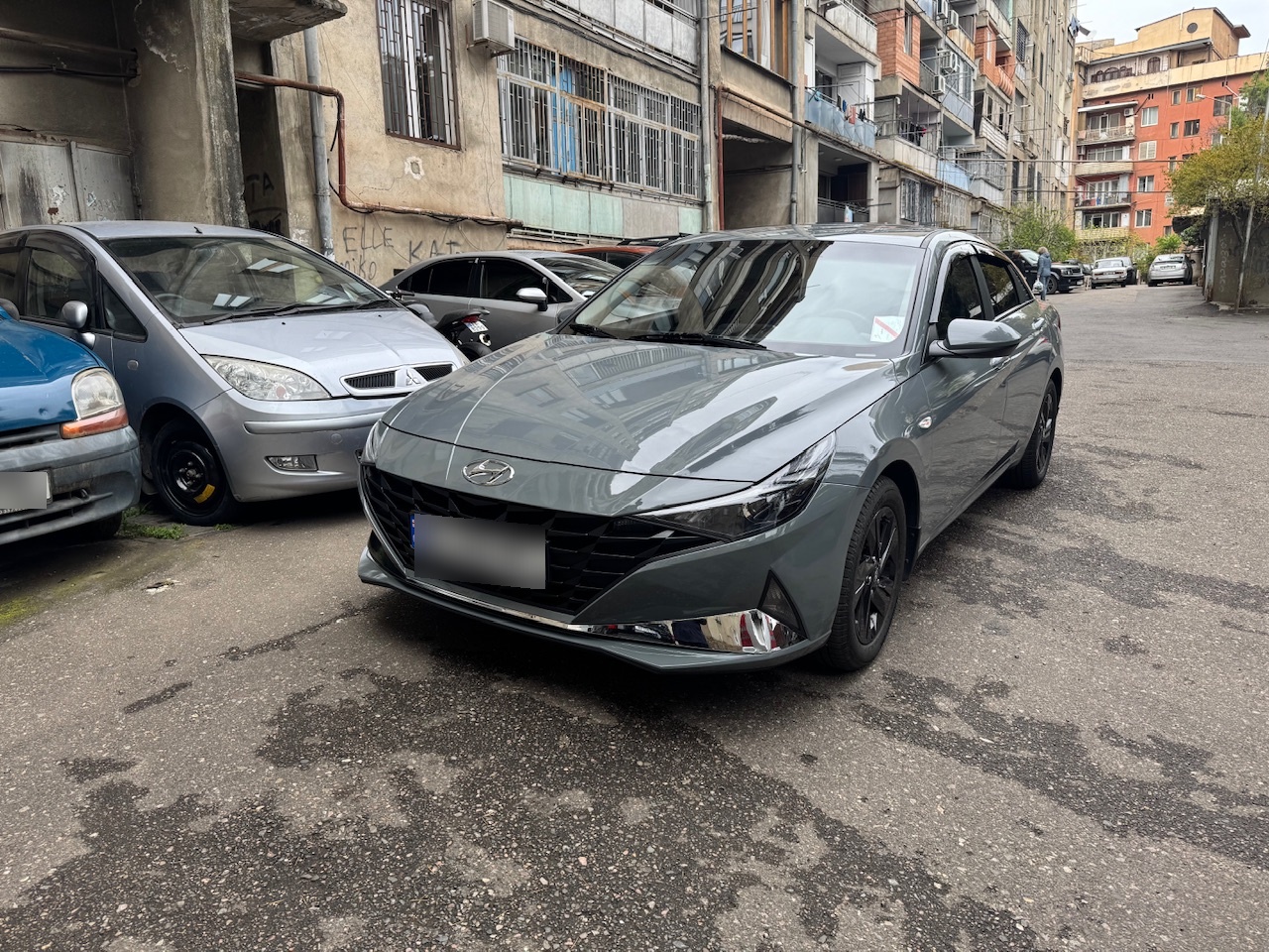 Hyundai Elantra - фото 1