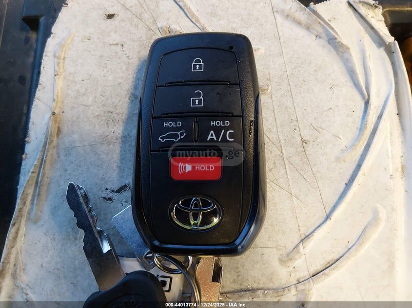 Toyota bZ4X 2024 — миниатюра 10