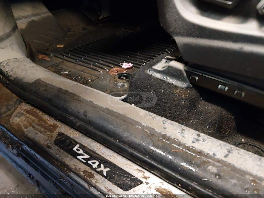 Toyota bZ4X 2024 — миниатюра 6